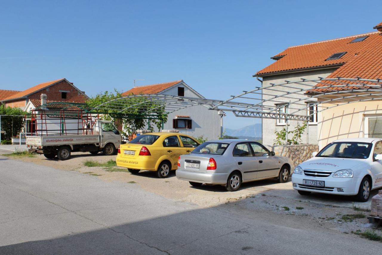Apartment Njivice 5458D Luaran gambar