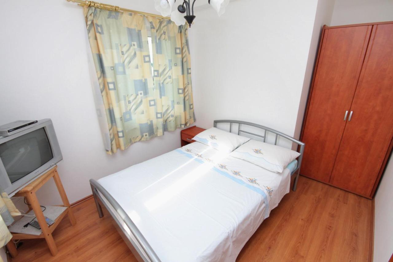 Apartment Njivice 5458D Luaran gambar