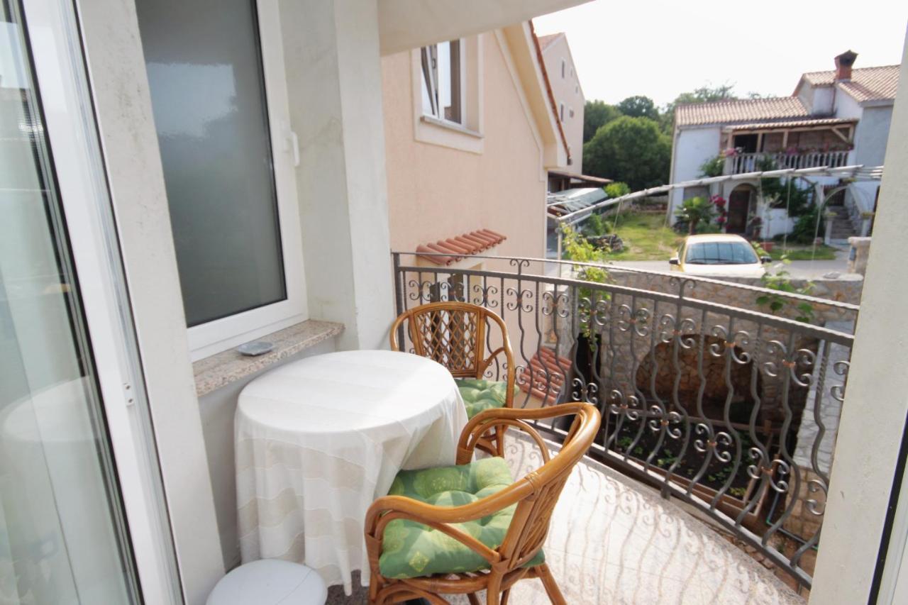 Apartment Njivice 5458D Luaran gambar